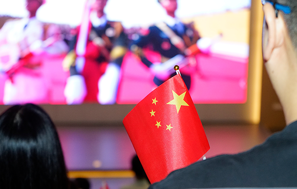 天珑人同阅强军风采 赤诚心共筑发展根基