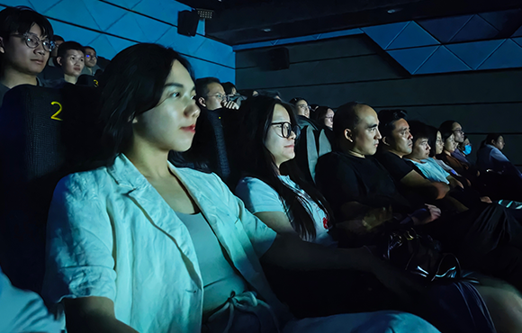 天珑组织公益观影活动